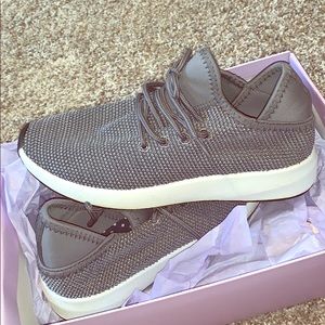 Adorable Steve Madden Athleisure tennis shoes!